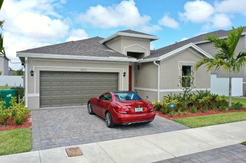 New 3br Spacious & Lux Beach House Theme By Air Base Miami