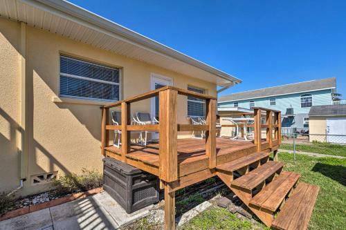 Spacious Canalfront Home With Kayaks 1 Mi To Beach!