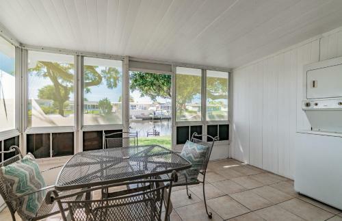 Coral Cabana - Waterfront Home With Dock