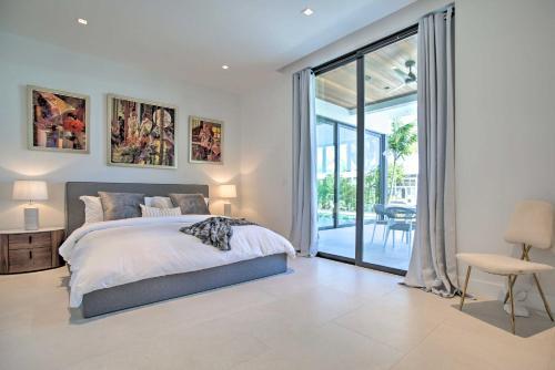 Sleek And Chic Waterfront Home With Private Pool!
