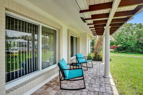 Family Friendly Home- 7 Minutes From The Beach!