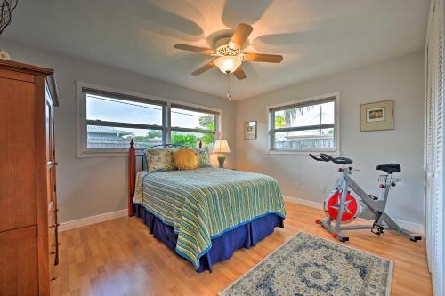 Sunny Largo Retreat 6 Mi To Sand Key Beach!