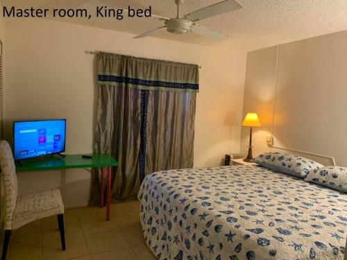 House 3br 1-bath, 8-min From Indian Rocks Beach, Nice Park Thru Back Gate