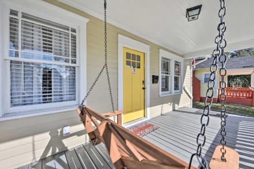 Charming And Central Jacksonville Home With Porch