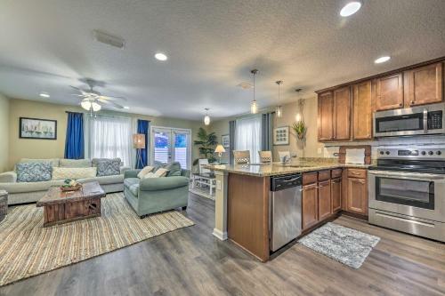 Bright Jacksonville Townhome 3 Mi To Beach!