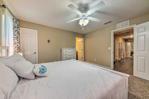Bright Jacksonville Townhome 3 Mi To Beach!