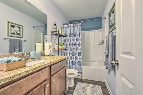 Bright Jacksonville Townhome 3 Mi To Beach!