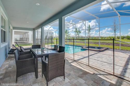 5 Bed Pool With Overflowing Spa In Champions Gate! Villa