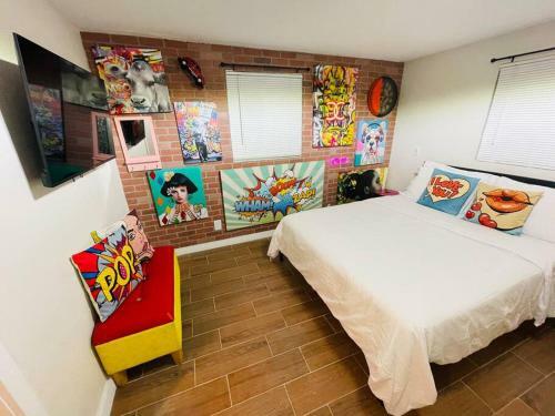 Artsy Studio In Hollywood, Fl