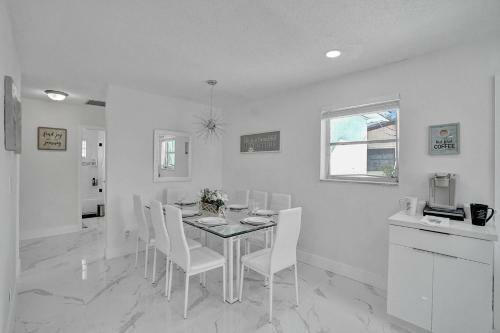 7 Min From Beach Cozy Hollywood Getaway