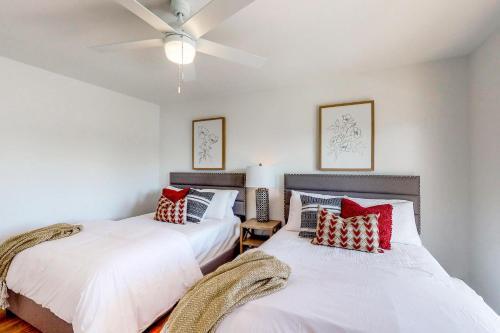 Cottages Of Crystal Beach: Clipper Cove
