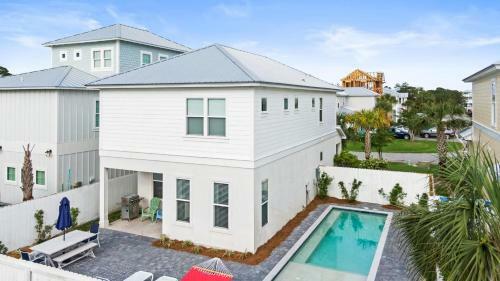 New Luxury Home! New Private Pool! Gated Community!