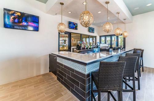 Exquisitely Prestige Large Home With Private Pool