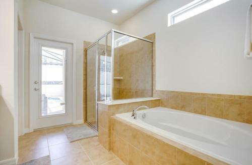 Exquisitely Prestige Large Home With Private Pool