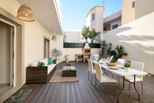 Home By VI