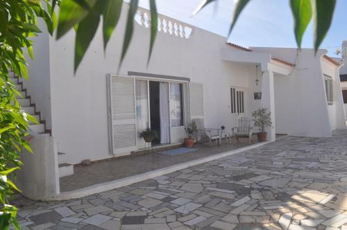 Casa Baleeira-bright Spacious Beach House
