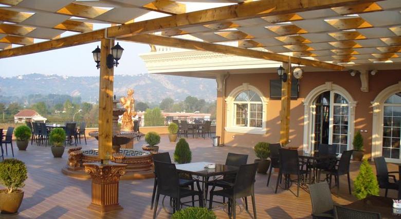 Hotel Ador Resort