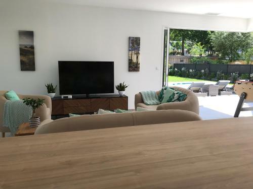 Location Villa Entre Lac Et Oc�an Avec Son Spa de Nage