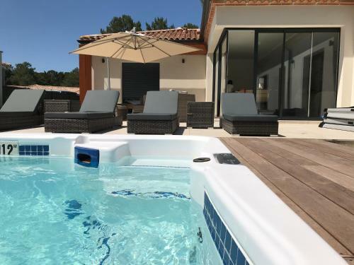 Location Villa Entre Lac Et Oc�an Avec Son Spa de Nage