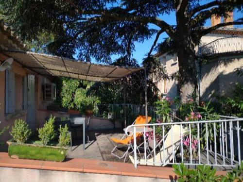 Maison de Ville Aux Couleurs Proven�ales.
