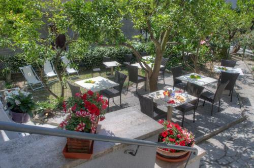 Hostal Rione San Carlo
