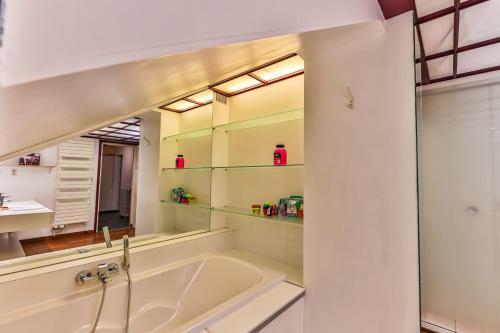 Splendide Maison De 330m Avec Piscine Interieure