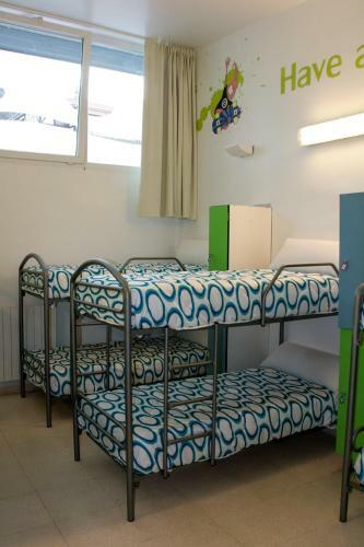 Mundaka Hostel & Sports Cafe