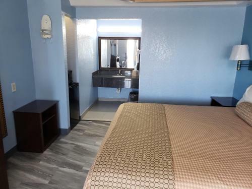 Regency Inn Motel By The Beach