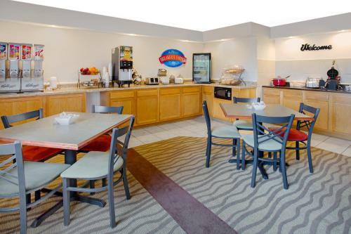 Hotel Baymont Inn And Suites Freeport