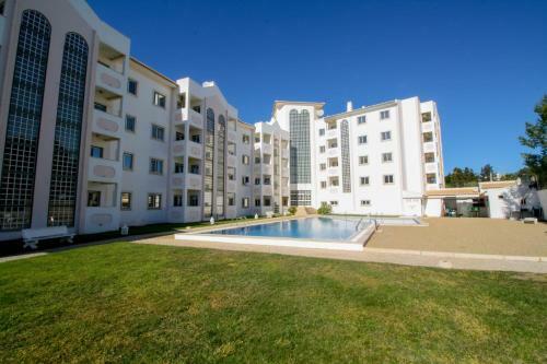 Vau Costa Beach Apartment With Pool!