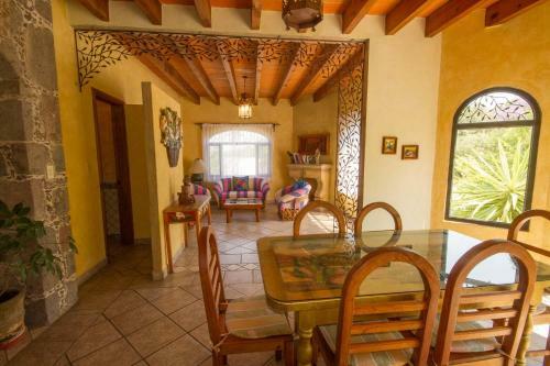 La Casa de Las Bugambilias - Boutique Villas Xichu