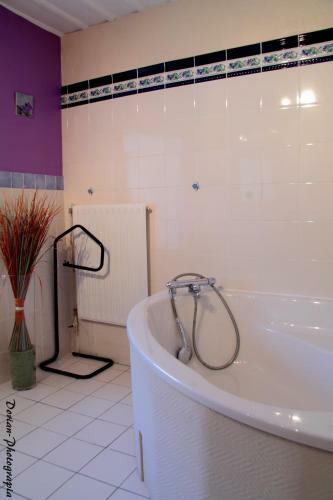 Bed & Breakfast La Pierre Trou�e Chambre D'h�tes