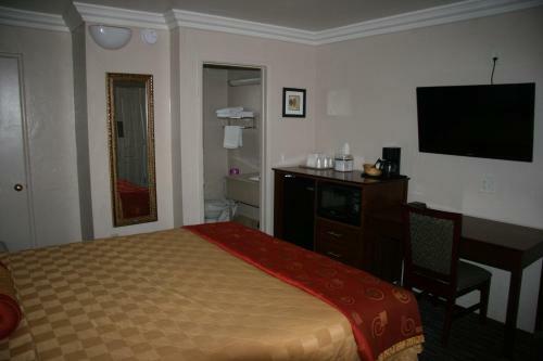 Hotel Civic Center Lodge / Lake Merritt Bart