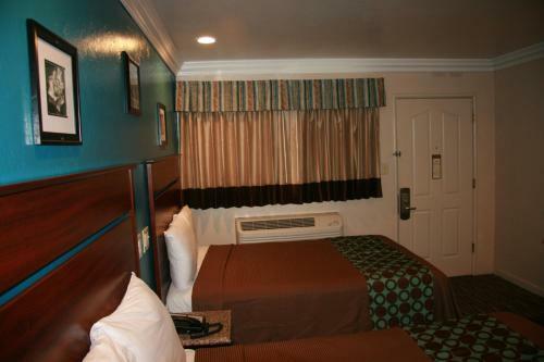 Hotel Civic Center Lodge / Lake Merritt Bart
