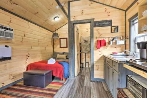 Charming Tiny Cabin With Fire Pit And Mtn Views!