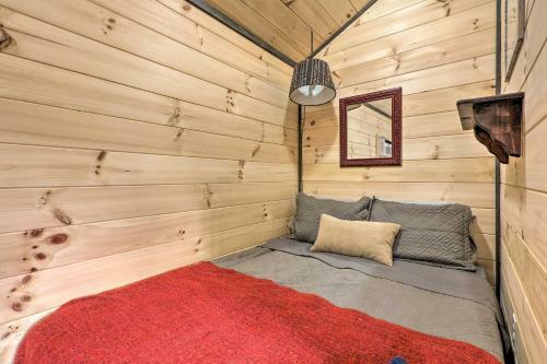 Charming Tiny Cabin With Fire Pit And Mtn Views!