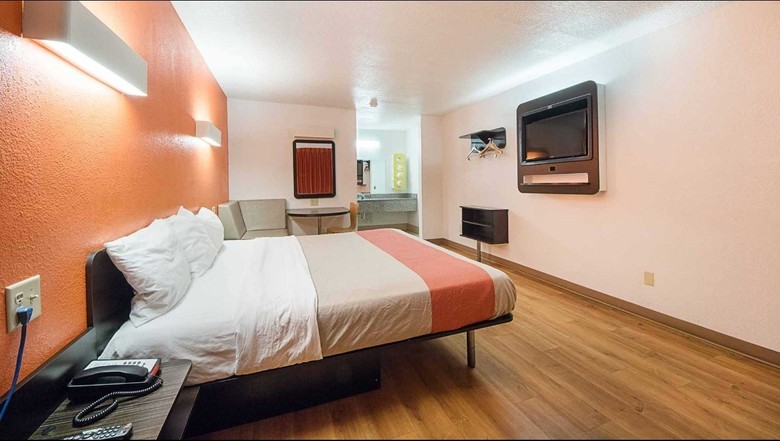 Motel 6 San Antonio - Fiesta Trails