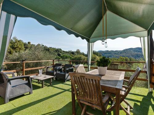 Rustic Holiday Home In Monsagrat With Private Pool