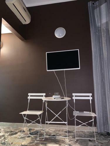 Hostal Mo' Affittacamere-tavola Calda-caffetteria