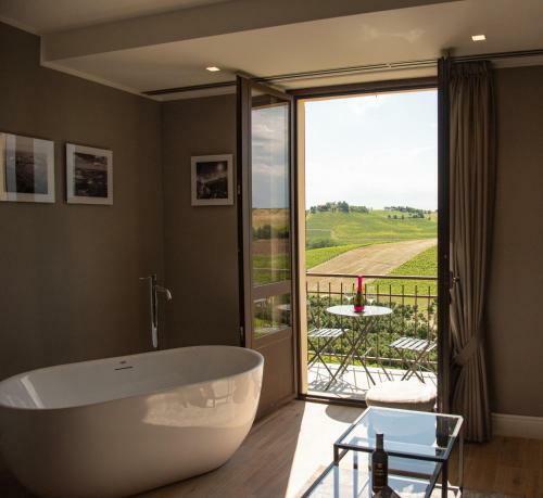 Hostal Montalbera Wine Suites