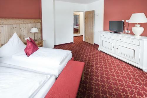 Hotel Ebner's Waldhof Am See Resort & Spa