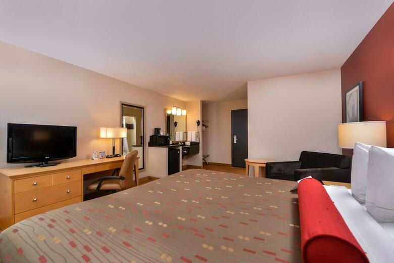 Hotel Clackamas Inn And Suites