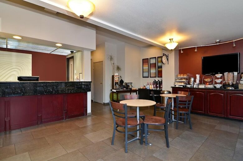 Hotel Clackamas Inn And Suites
