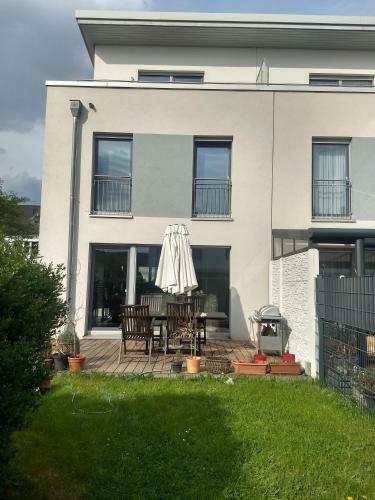 Modernes Haus Zentrums-/messenah In Ruhiglage