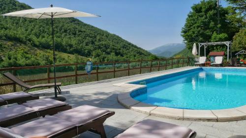 Charming Farmhouse Apartment With Swimming Pool