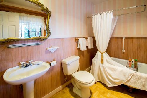 The Grand Living Bed & Breakfast
