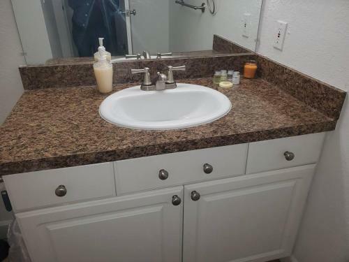 Comfortable Luxury Corporate Apartment With Pool