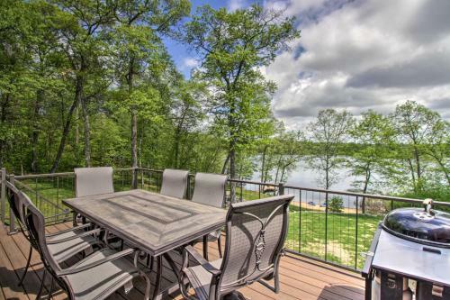 Stunning Crosslake Cabin With Deck And Lake Views!