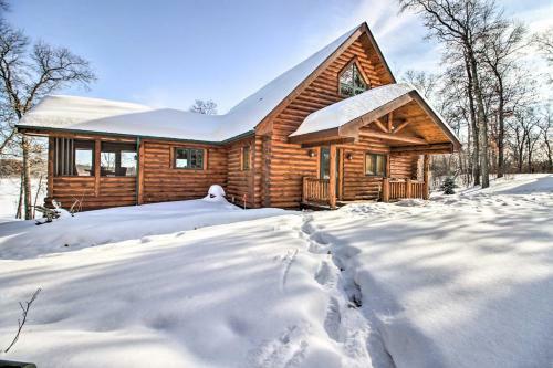 Stunning Crosslake Cabin With Deck And Lake Views!