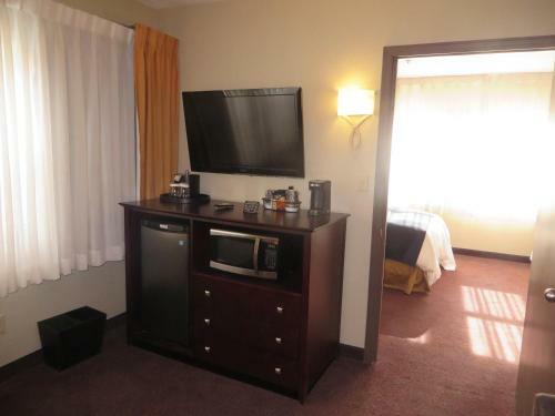 Hotel Ivy Court Inn And Suites